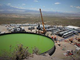 El uso del agua en la industria petrolera es regulada por el Estado provincial. El uso del agua en la industria petrolera es regulada por el Estado provincial.