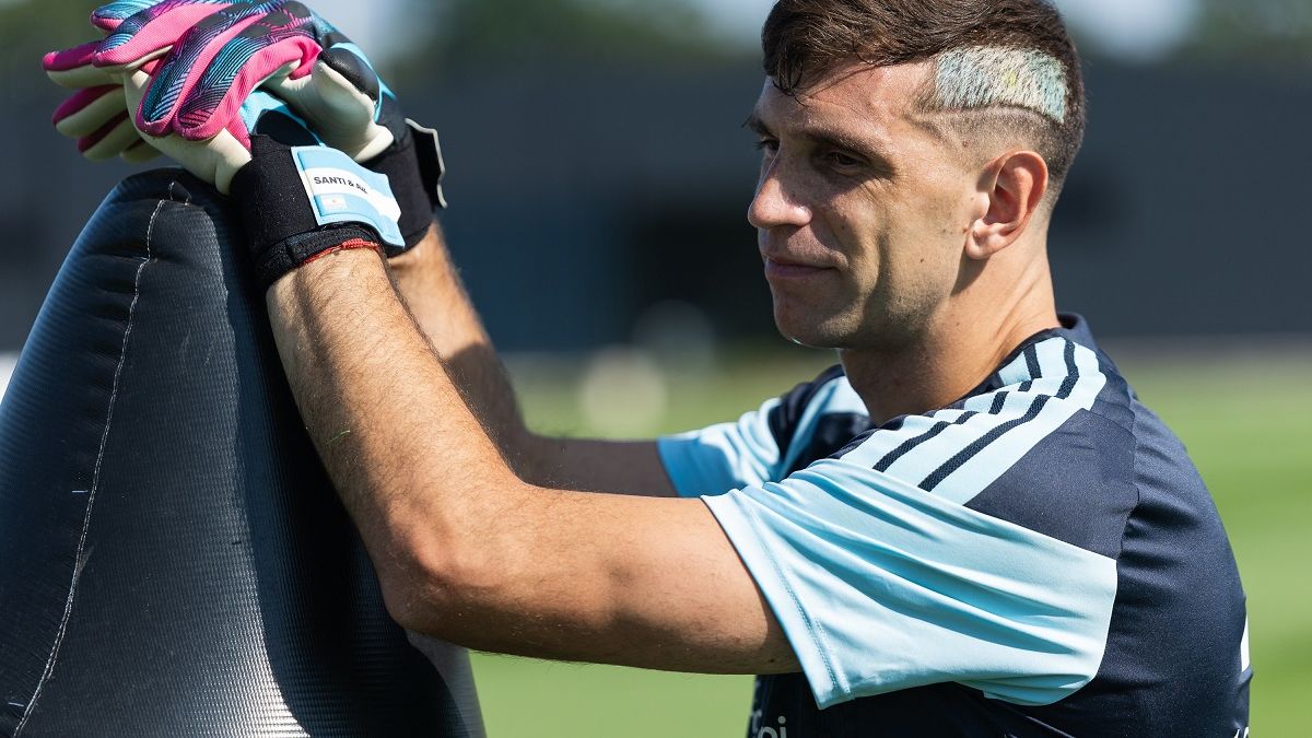 Dibu Martínez: La mano me duele todos los días