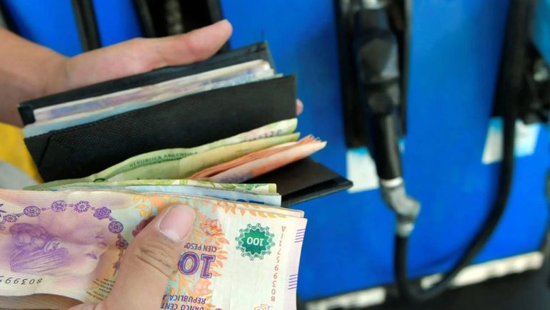 El precio de la nafta está considerablemente cargado de impuestos.