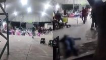 Los responsables de la balacera se desplazaban en una motocicleta y abrieron fuego contra las personas que veían el partido de México. Los responsables de la balacera se desplazaban en una motocicleta y abrieron fuego contra las personas que veían el partido de México.
