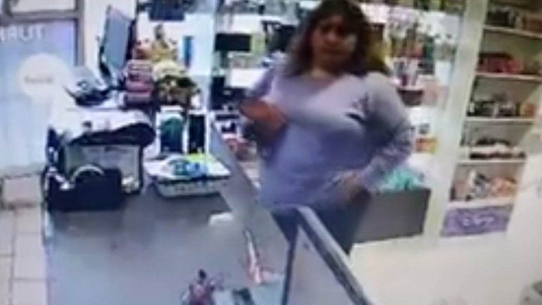 Escracharon en las redes a una mechera que se robó un perfume