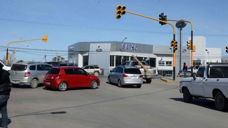 El corte afectó la red de semáforos y por momentos la Ruta 22 fue un caos.