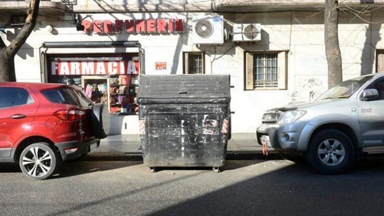 Hallan a una bebé dentro de un contenedor de basura en Palermo