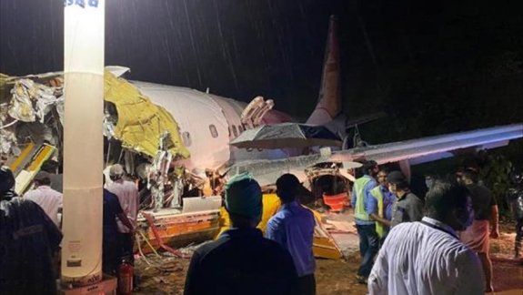 Se estrelló un avión en la India: al menos 19 muertos