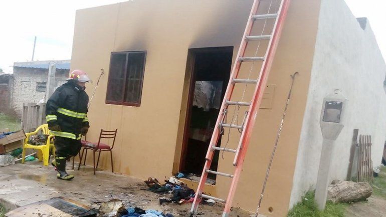 Una de las viviendas incendiadas por la presencia de la anciana en Nogoyá
