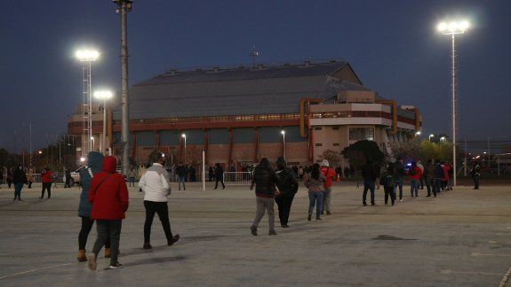 Arrancó la vacunación a demanda con cuatro cuadras de cola
