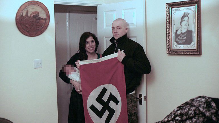 Le ponen Adolf a su hijo y los condenan por neonazis