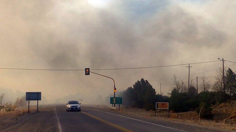 Se volvió a incendiar el basural y hay alerta por el humo en la Ruta 40
