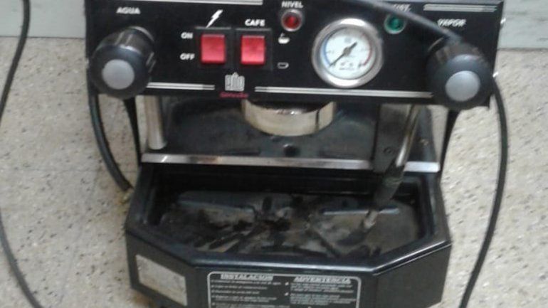 Cayó tras robarse una cafetera de un restó