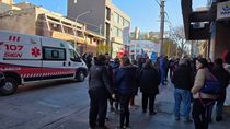 un jubilado murio tras descompensarse en la fila de pami en neuquen