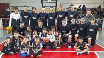 El plantel de Cipolletti que está disputando el Pre Federal y va puntero en la zona Ascenso. Foto: Cipo Pasión El plantel de Cipolletti que está disputando el Pre Federal y va puntero en la zona Ascenso. Foto: Cipo Pasión