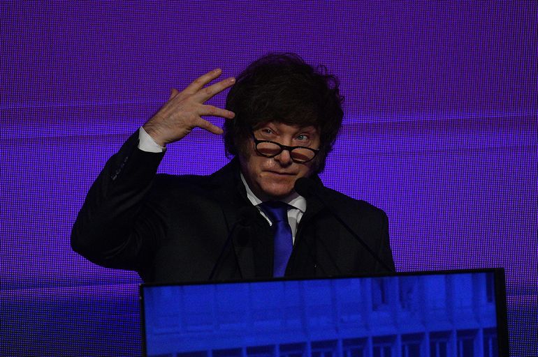 El relato oficial busca mostrar un retorno triunfante