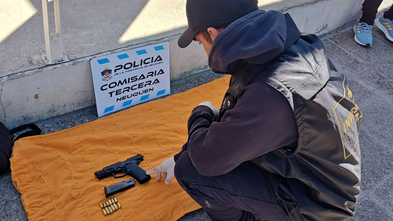 El operativo de la comisaría Tercera permitió el secuestro del arma / Foto Prensa Policía