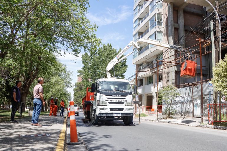 El operativo en una obra en construcción en pleno centro de Neuquén / Foto