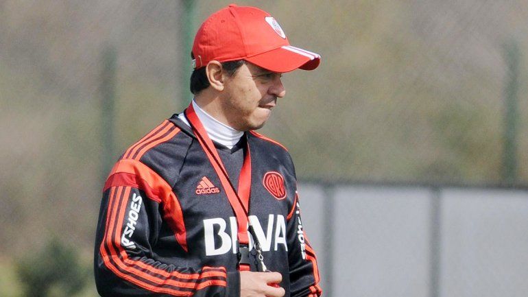 Gallardo sigue con dudas en el ataque: Alonso o Alario. DOnofrio quiere que se reconozca al equipo aunque pierda.