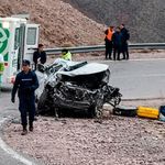 Una camioneta cayó 80 metros por un barranco en la montaña: un muerto y cuatro heridos
