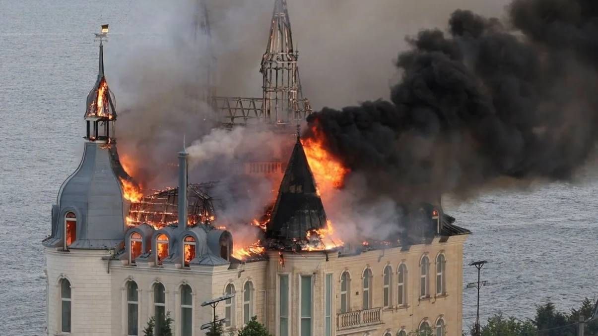 Un ataque con misiles destruyen el mítico castillo de Harry Potter