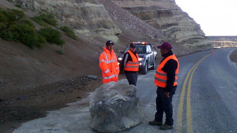 Alertan por un derrumbe de rocas en la Ruta 40