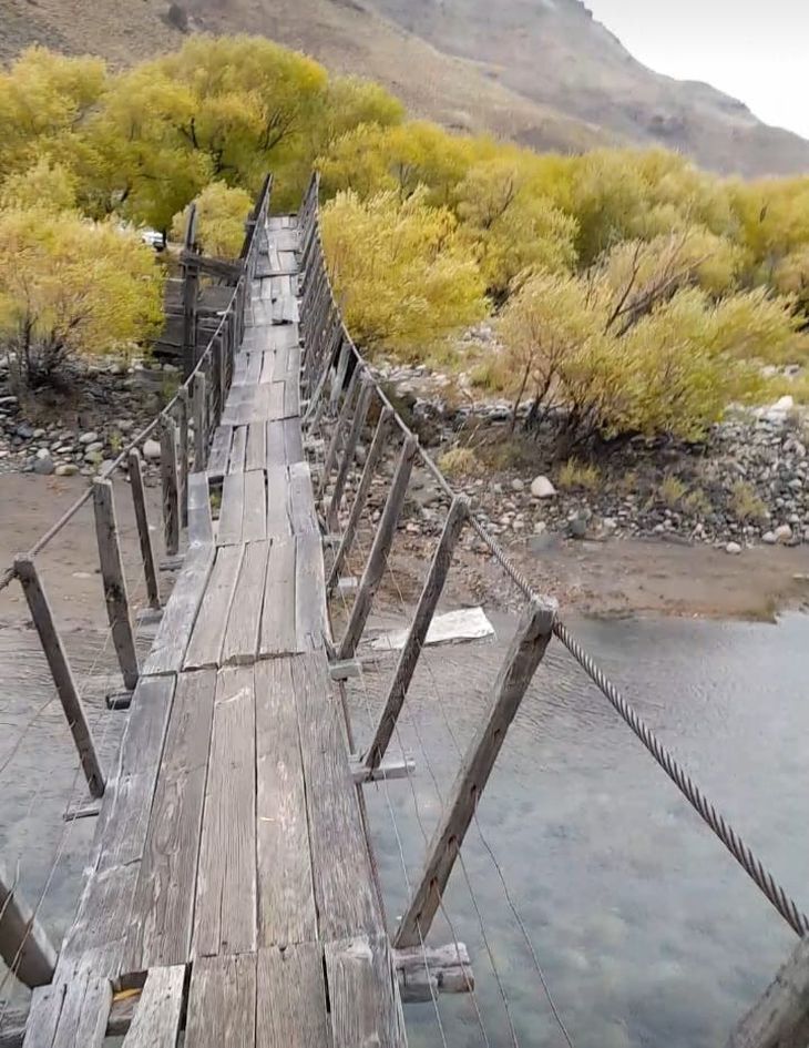 El antiguo puente había quedado deteriorado y representaba un riesgo permanente. El antiguo puente había quedado deteriorado y representaba un riesgo permanente.