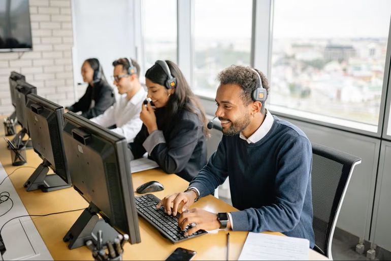 Cuál es el sueldo de un trabajador de call center en la Argentina en agosto de 2025