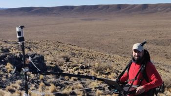 Investigadores españoles realizaron mediciones magnéticas en el cráter para determinar si, como piensan, se formó por la caída de un meteorito. Investigadores españoles realizaron mediciones magnéticas en el cráter para determinar si, como piensan, se formó por la caída de un meteorito.