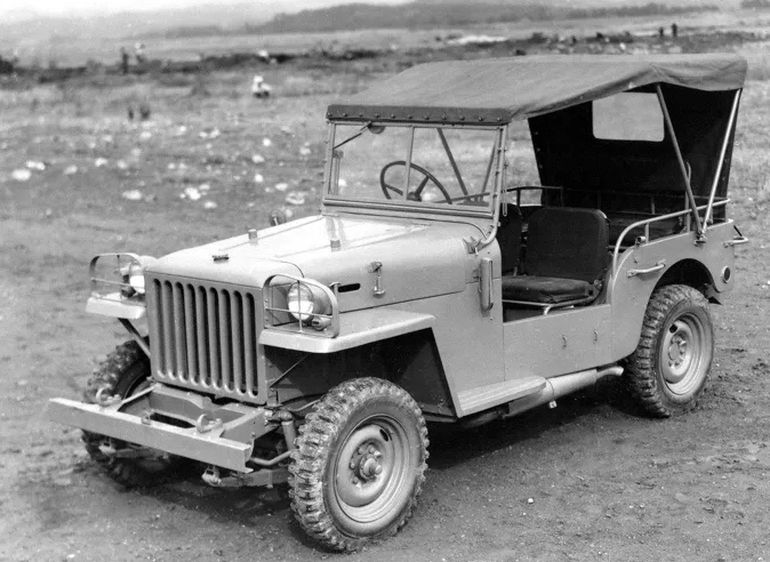 El Toyota BJ de 1951, un vehículo militar que terminó siendo el puntapié inicial para uno de los productos icónicos de la marca japonesa. Foto: Toyota El Toyota BJ de 1951, un vehículo militar que terminó siendo el puntapié inicial para uno de los productos icónicos de la marca japonesa. Foto: Toyota
