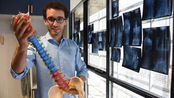 El quiropráctico que busca desterrar mitos sobre la disciplina