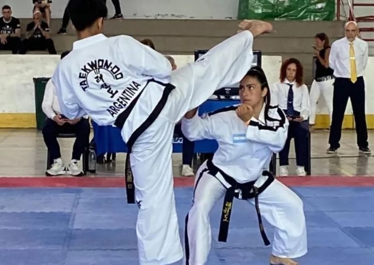 Mickaela Caamaño y Facundo Troncoso, de Comodoro Rivadavia, irán al mundial de taekwondo. Mickaela Caamaño y Facundo Troncoso, de Comodoro Rivadavia, irán al mundial de taekwondo.