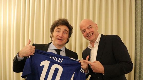 Javiern Milei y el presidente de FIFA, Gianni Infantino, en las imágenes de su encuentro hace un par de meses.