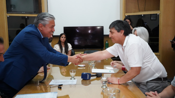 Rolando Figueroa y Carlos Quintriqueo firmaron el acuerdo este miércoles / Foto Prensa Gobierno Rolando Figueroa y Carlos Quintriqueo firmaron el acuerdo este miércoles / Foto Prensa Gobierno