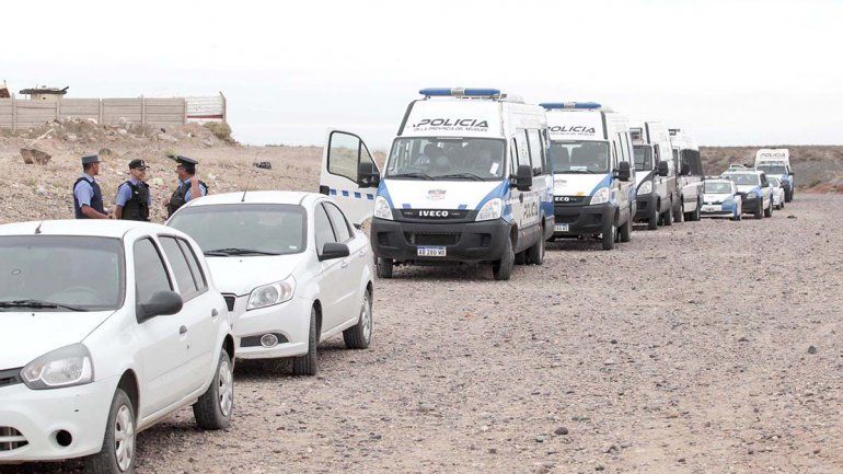 La Polic&iacute;a espera la orden de desalojo de la toma