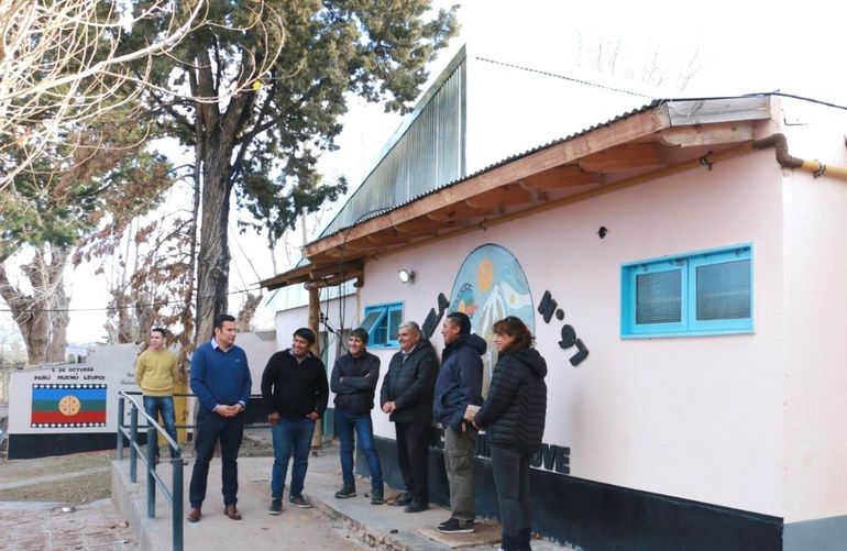 Los alumnos y docentes durante siete meses compartieron las actividades áulicas en tráileres hasta que se llevaran adelante trabajos de remodelación y restauración en el establecimiento escolar original. Los alumnos y docentes durante siete meses compartieron las actividades áulicas en tráileres hasta que se llevaran adelante trabajos de remodelación y restauración en el establecimiento escolar original.