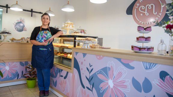 Dejó todo por la pastelería y triunfó al abrir su negocio