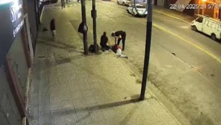 Un patrullero en Lanús arrolló a un estudiante. Un patrullero en Lanús arrolló a un estudiante.