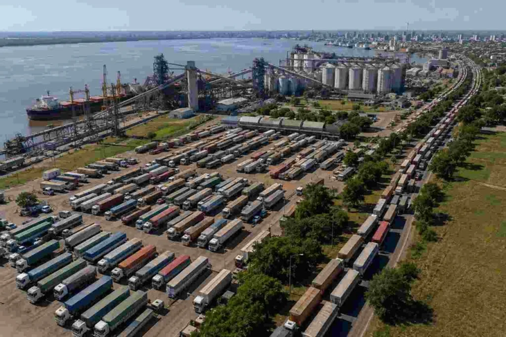 Infraestructura especializada para el almacenamiento de aceites vegetales en el cord&oacute;n de Rosario.