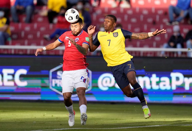 Chile busca quedarse con la plaza de Ecuador para Qatar 2022 debido a una supuesta mala inclusi&oacute;n del jugador Bryon Castillo.&nbsp;