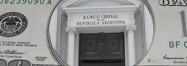 El dólar sigue siendo intervenido en el mercado de cambios. El dólar sigue siendo intervenido en el mercado de cambios.