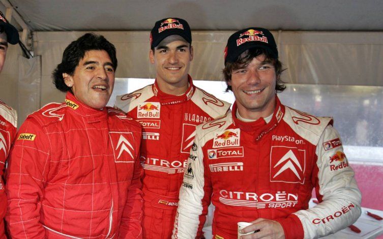 Diego Maradona junto a Sebastian Loeb, el francés multicampeón del World Rally.