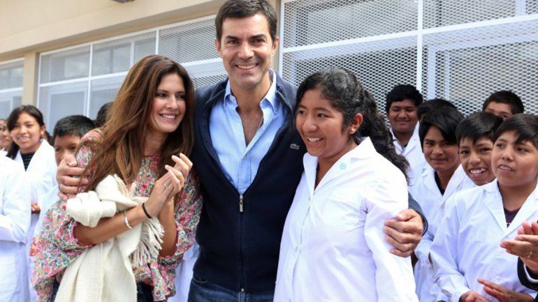 El gobernador de Salta inauguró 15 viviendas en Cafayate.