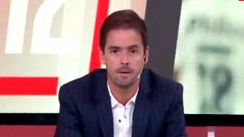 video: closs metio la pata al aire e incomodo a toda la mesa video: closs metio la pata al aire e incomodo a toda la mesa