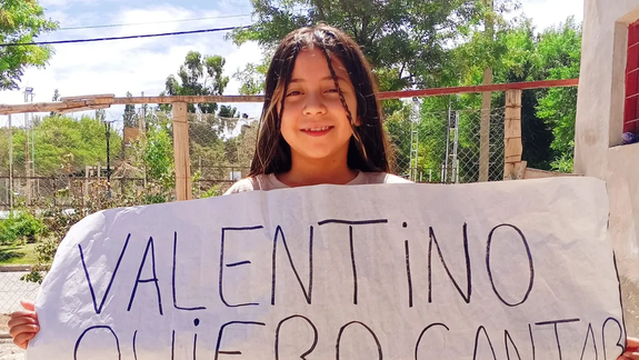 Agostina y el gran sueño de conocer y cantar este viernes con Valentino Merlo