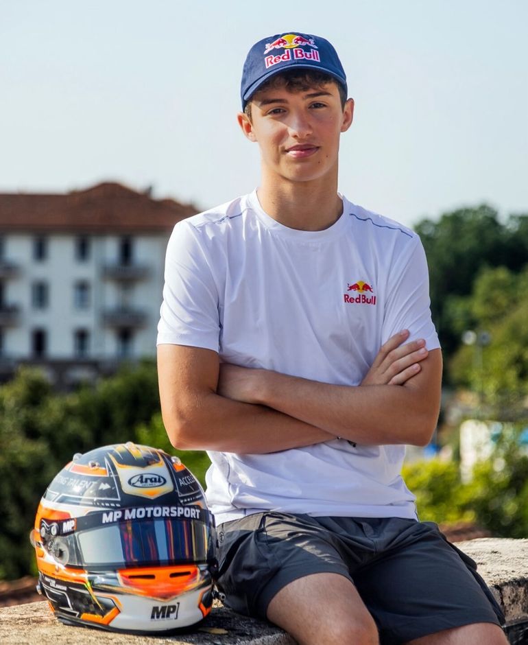 Mattia Colnaghi, piloto ítalo argentino de 17 años, actualmente lidera la competición de la Eurocup 3. Mattia Colnaghi, piloto ítalo argentino de 17 años, actualmente lidera la competición de la Eurocup 3.