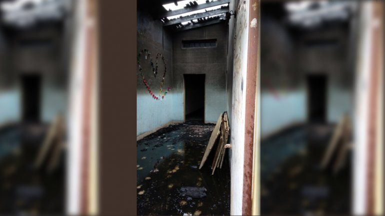 Fueron otra vez a robar cemento a una iglesia, no pudieron y la prendieron fuego