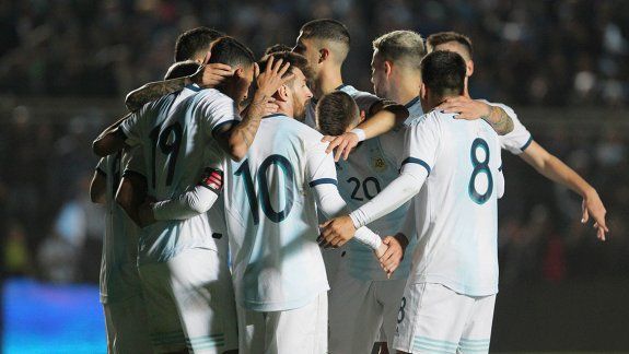 Con el Huevo y un Messi encendido Argentina se despide con un triunfo