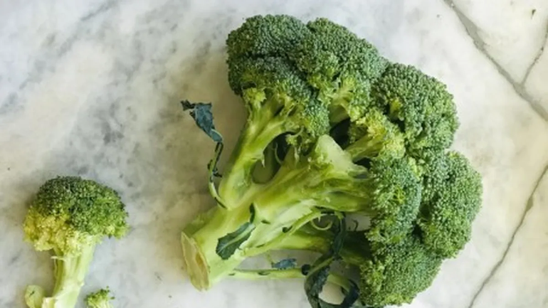 Ni hervido ni crudo: la forma correcta de cocinar brócoli sin eliminar sus vitaminas