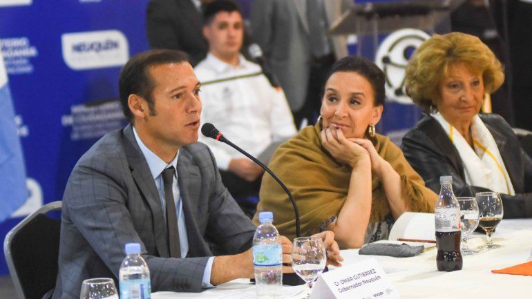 Gutiérrez le regaló a Michetti un colgante de plata con la forma de un pehuén