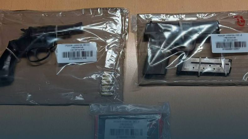 Allanaron dos casas en Cutral Co, detuvieron a un hombre y secuestraron armas de fuego | LM Neuquen Allanaron dos casas en Cutral Co, detuvieron a un hombre y secuestraron armas de fuego