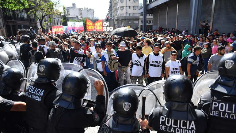 Patricia Bullrich advirtió que aplicará el protocolo antipiquetes en el paro general de la CGT