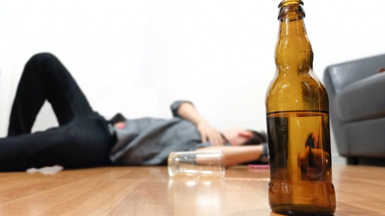 Los especialistas señalan que el abuso en el consumo de alcohol genera problemas en la vida familiar y social de estos chicos