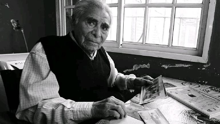 Don Hipólito Bastías y sus recuerdos en fotografías. Don Hipólito Bastías y sus recuerdos en fotografías.